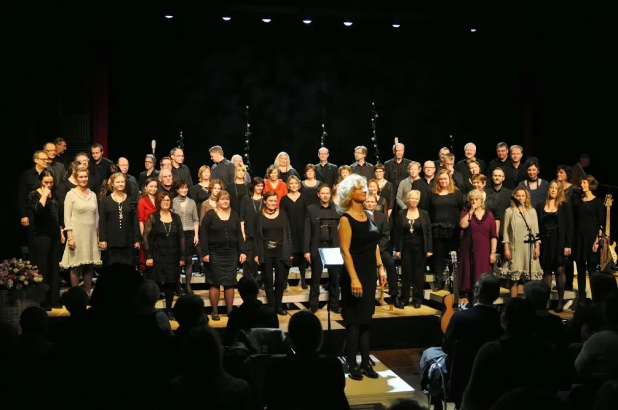 Prøysen i kor - Solheimkoret med Nille.